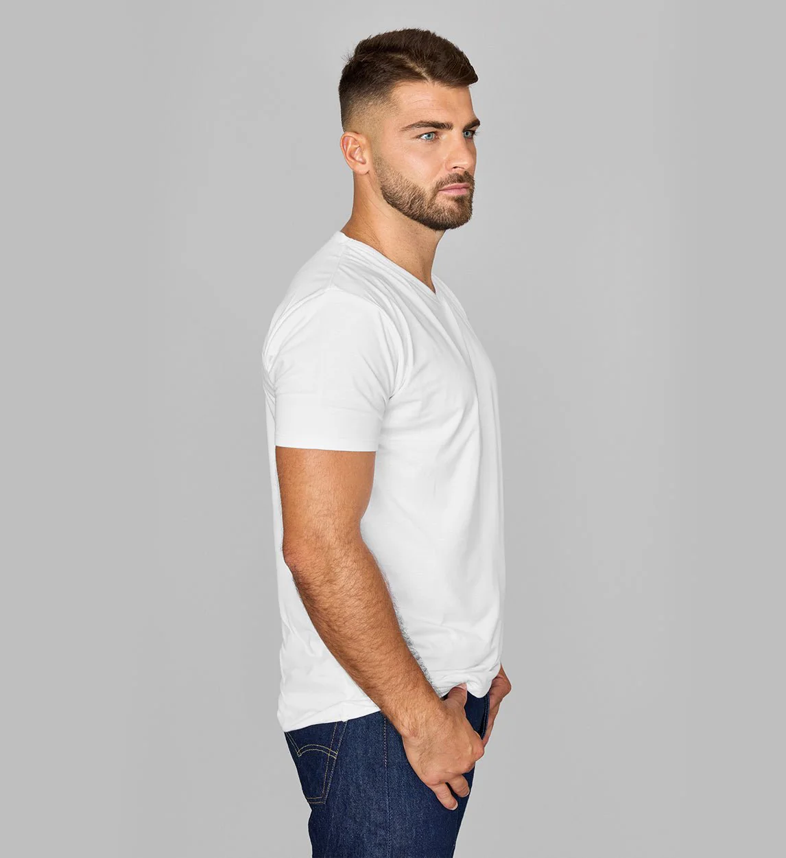 Camiseta Antisudor Cuello V Blanco - Image 3