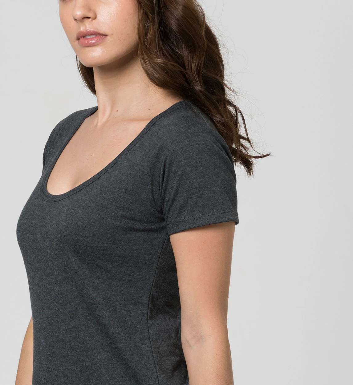 Camiseta mujer antisudor cuello escotado Gris Marengo - Image 5