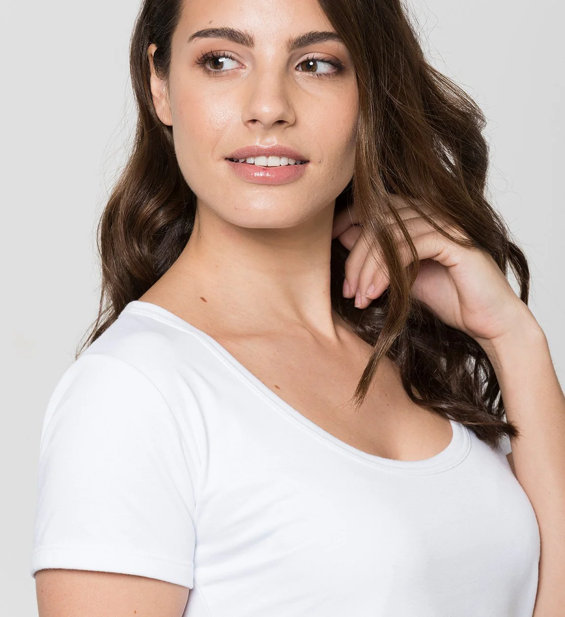 Camiseta Mujer Antisudor MaxDry Cuello Grande Protección Axilar Extra - Image 4